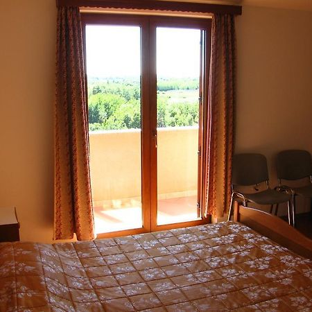 Guest House Caterina Porec Bagian luar foto