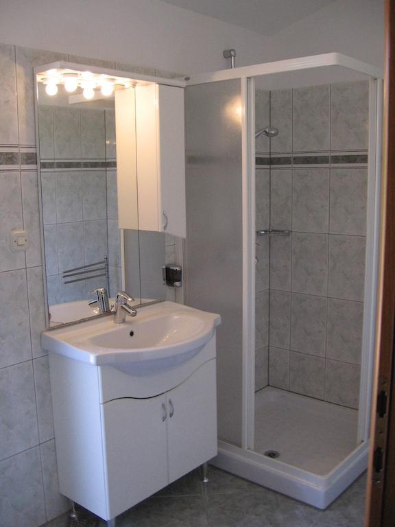 Guest House Caterina Porec Bagian luar foto