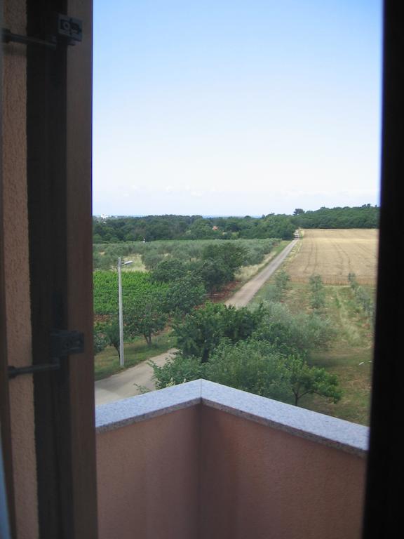 Guest House Caterina Porec Bagian luar foto