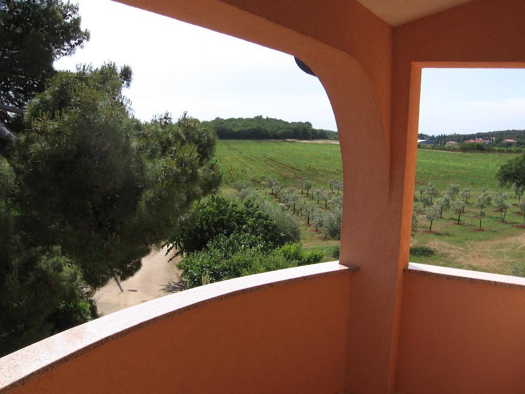Guest House Caterina Porec Bagian luar foto