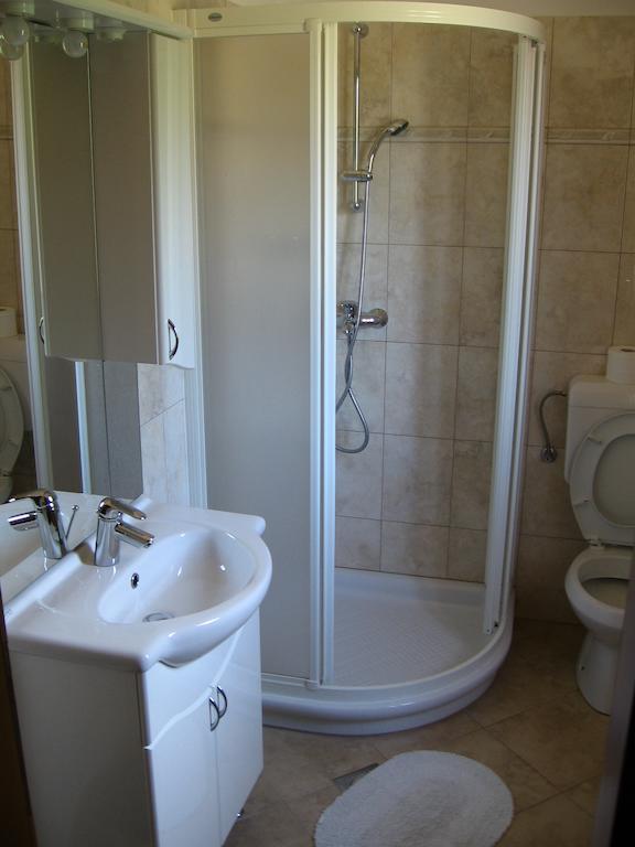 Guest House Caterina Porec Bagian luar foto