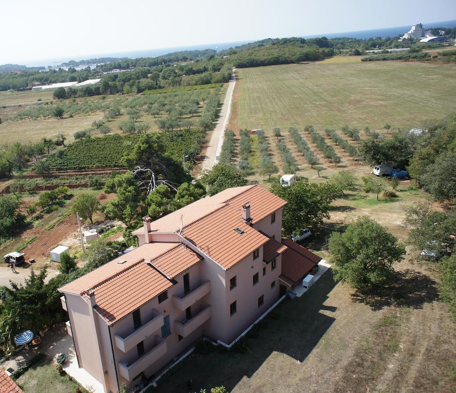 Guest House Caterina Porec Bagian luar foto