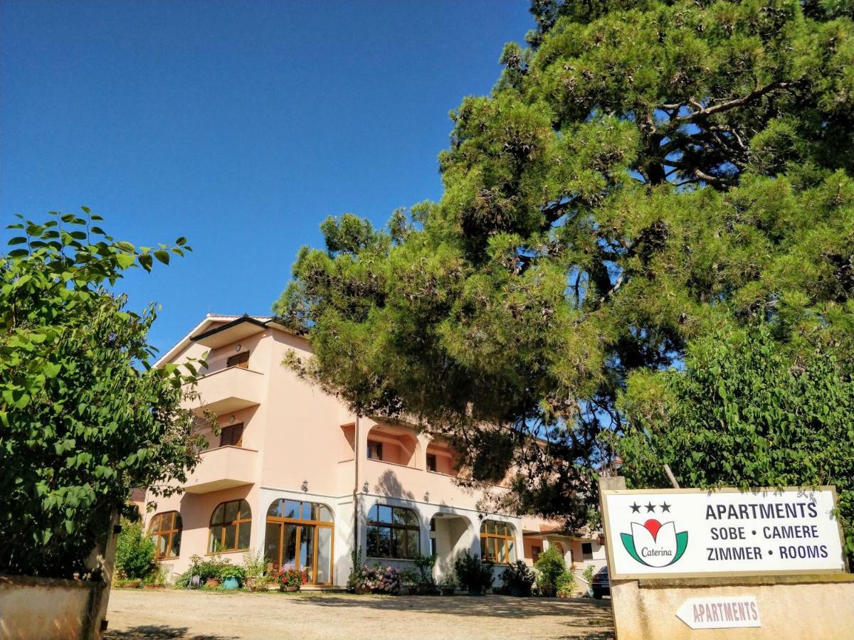 Guest House Caterina Porec Bagian luar foto